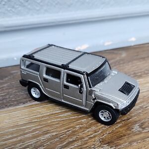 Hummer H2 Silver Maisto Scale 1/46